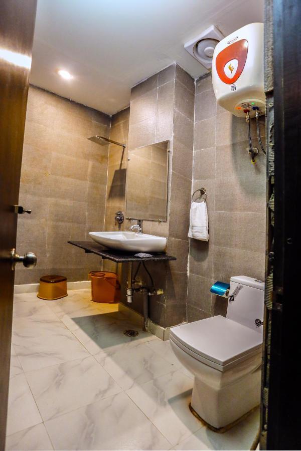 Airport Hotel Tashree New Delhi Buitenkant foto