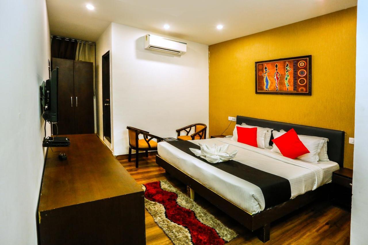 Airport Hotel Tashree New Delhi Buitenkant foto