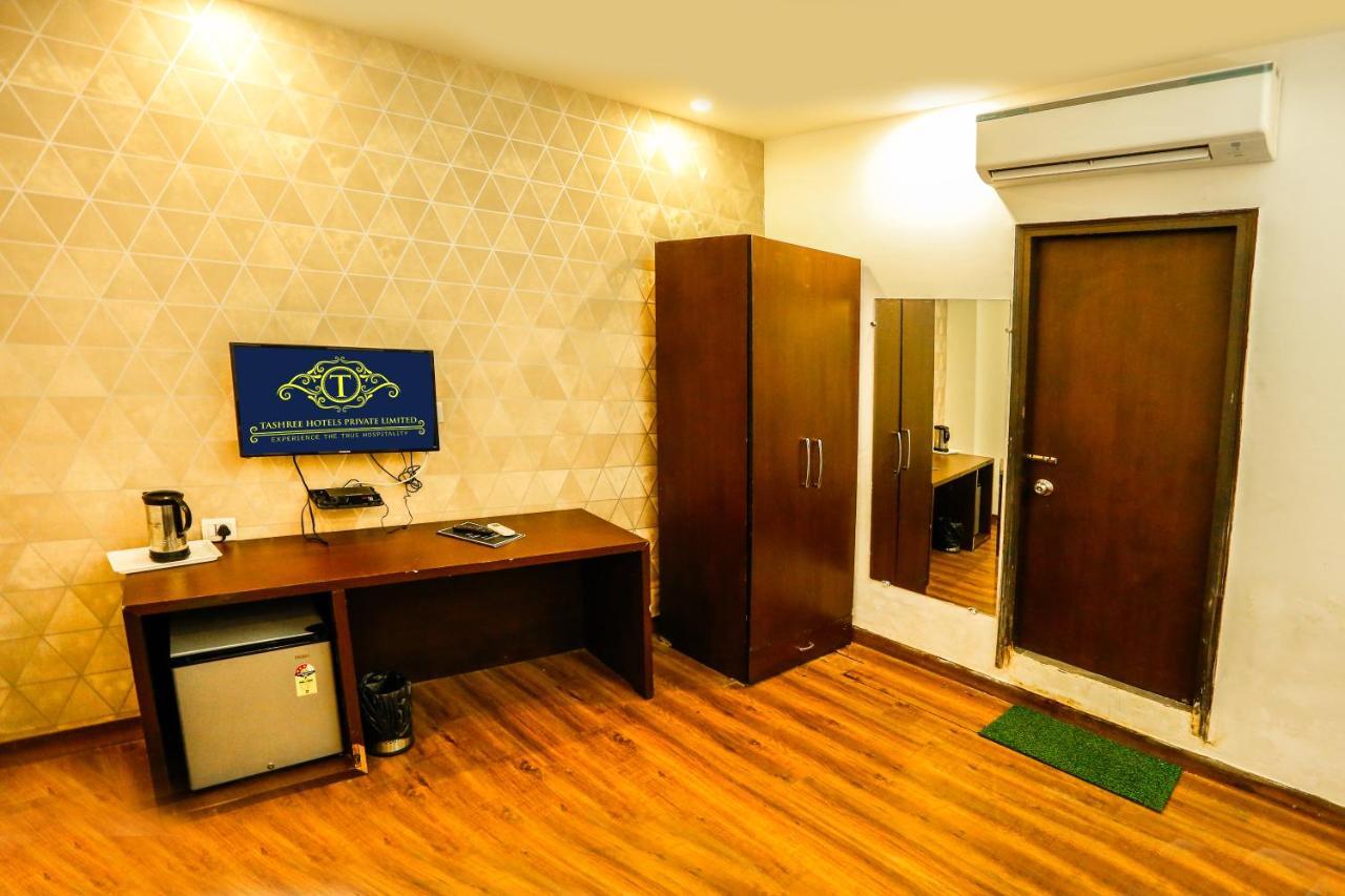 Airport Hotel Tashree New Delhi Buitenkant foto
